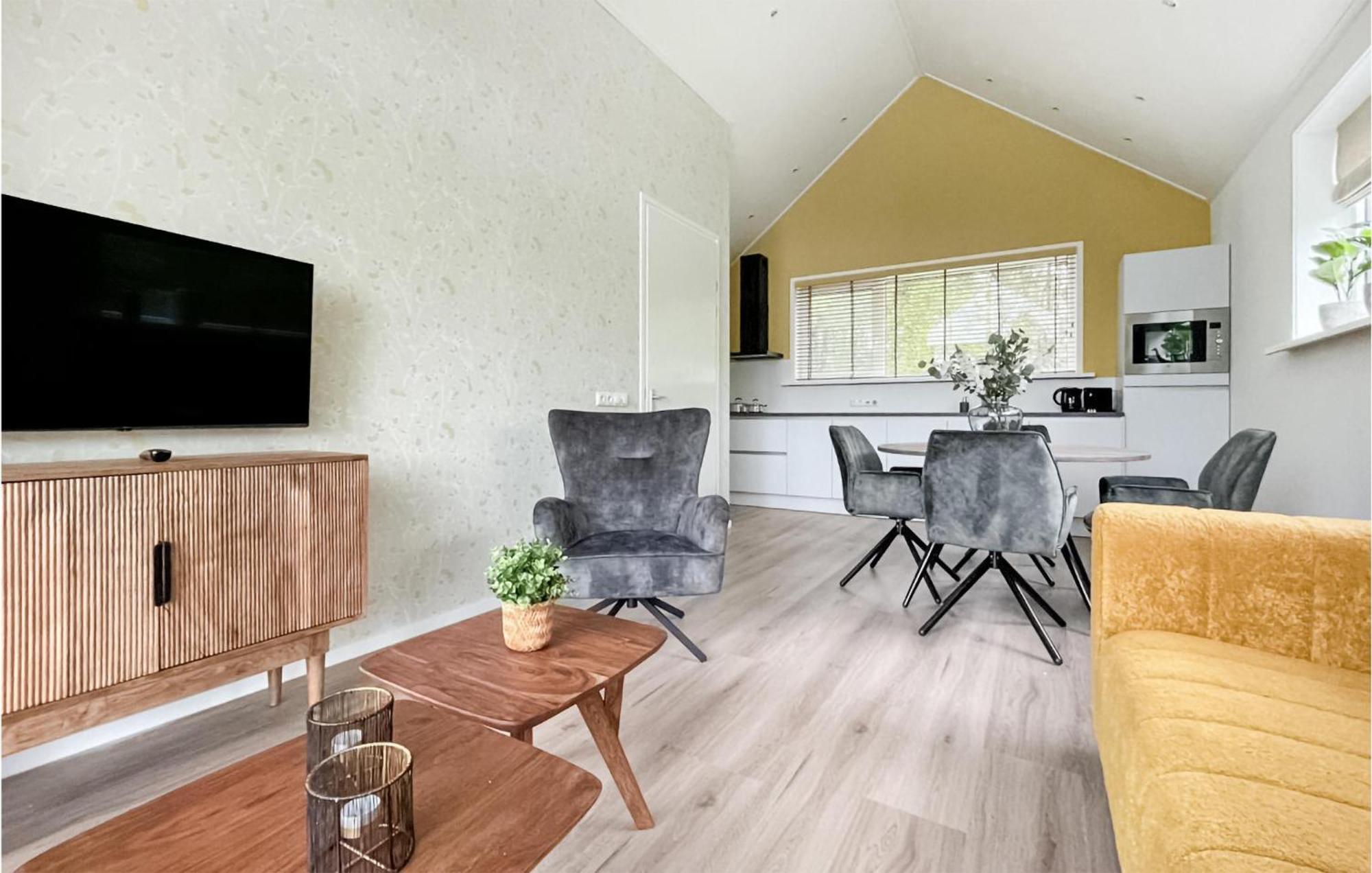 Cozy Home In Oosterwolde With Sauna المظهر الخارجي الصورة