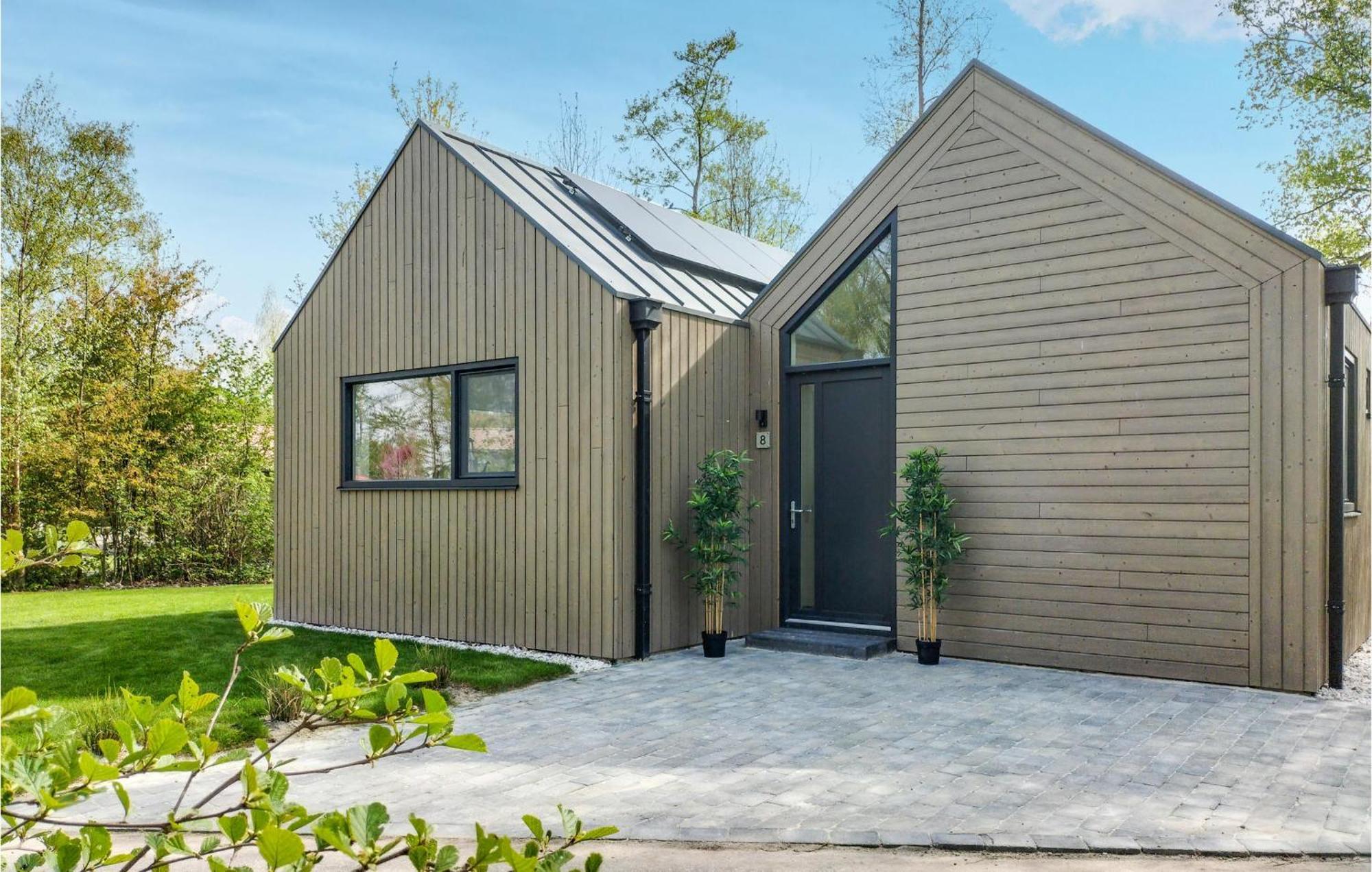 Cozy Home In Oosterwolde With Sauna المظهر الخارجي الصورة